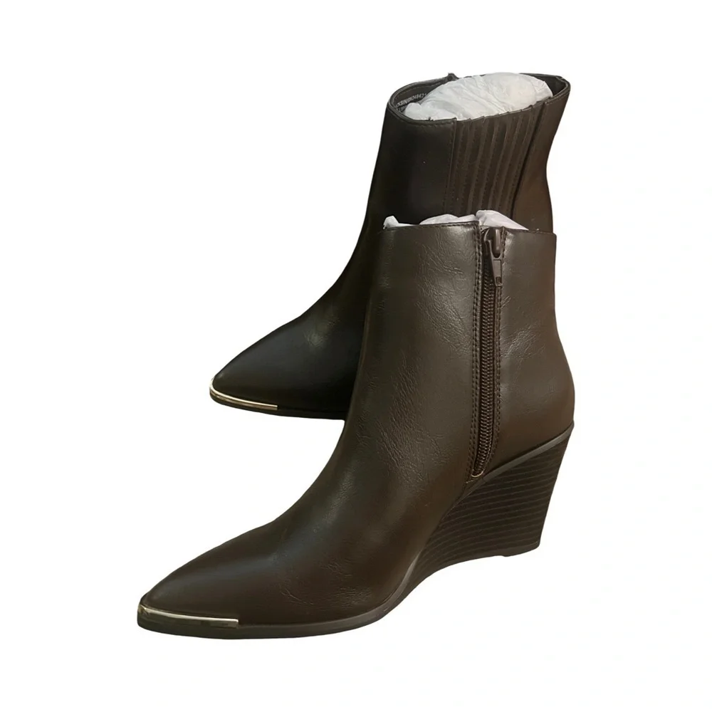 NIB NEW BCBGeneration Jacksin Mocha Wedge Ankle Boots Size 5M